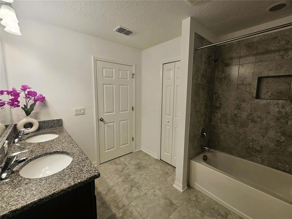For Rent: $2,650 (3 beds, 2 baths, 2291 Square Feet)