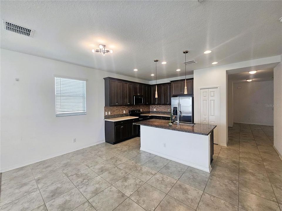 For Rent: $2,650 (3 beds, 2 baths, 2291 Square Feet)