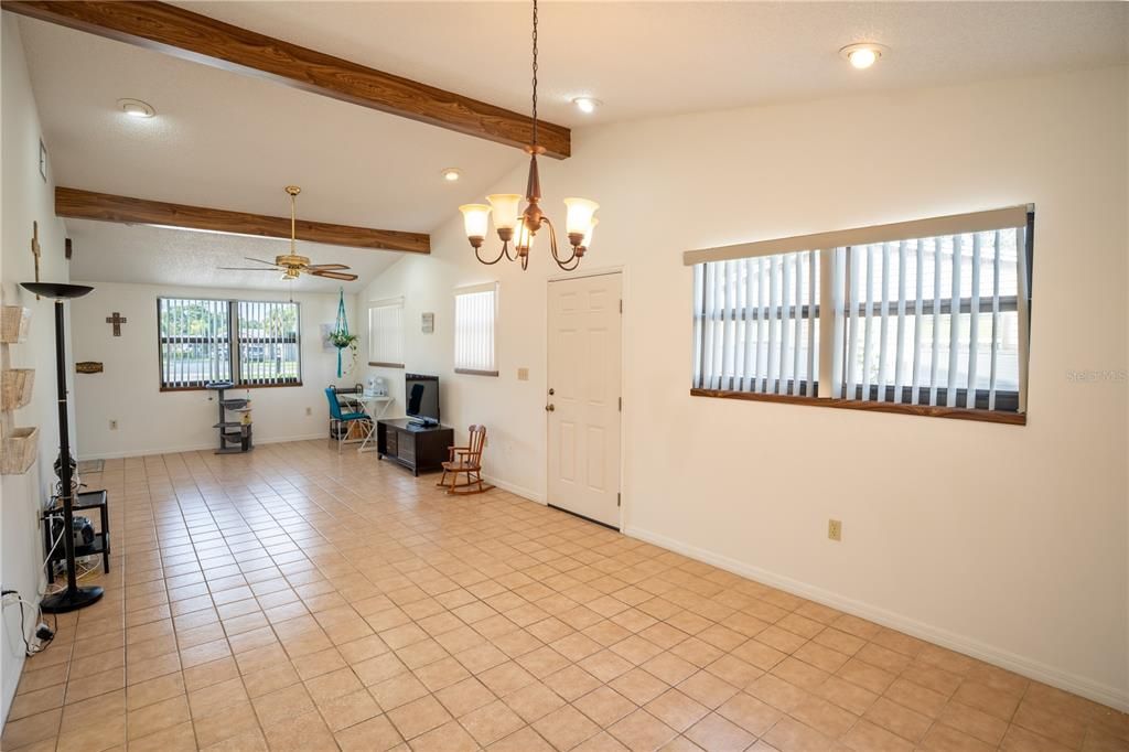 En Venta: $349,900 (2 camas, 1 baños, 1318 Pies cuadrados)