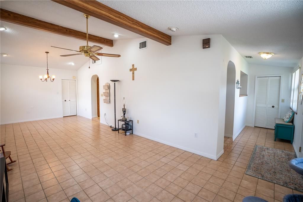 En Venta: $349,900 (2 camas, 1 baños, 1318 Pies cuadrados)
