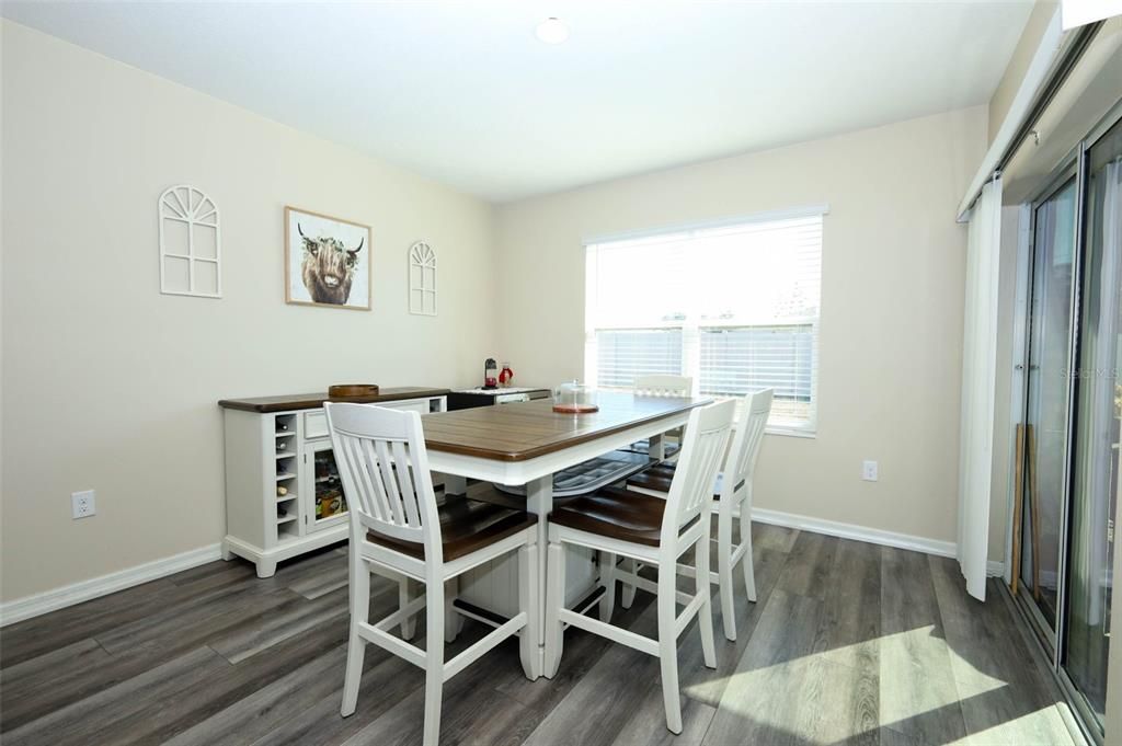For Sale: $325,000 (3 beds, 2 baths, 1690 Square Feet)