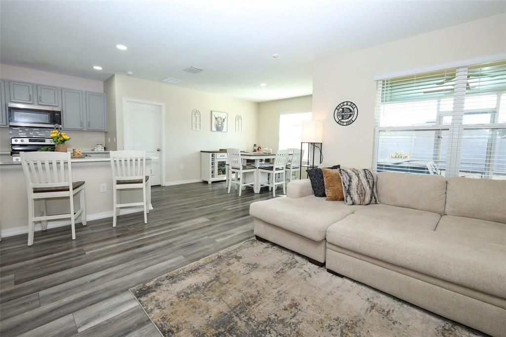 For Sale: $325,000 (3 beds, 2 baths, 1690 Square Feet)