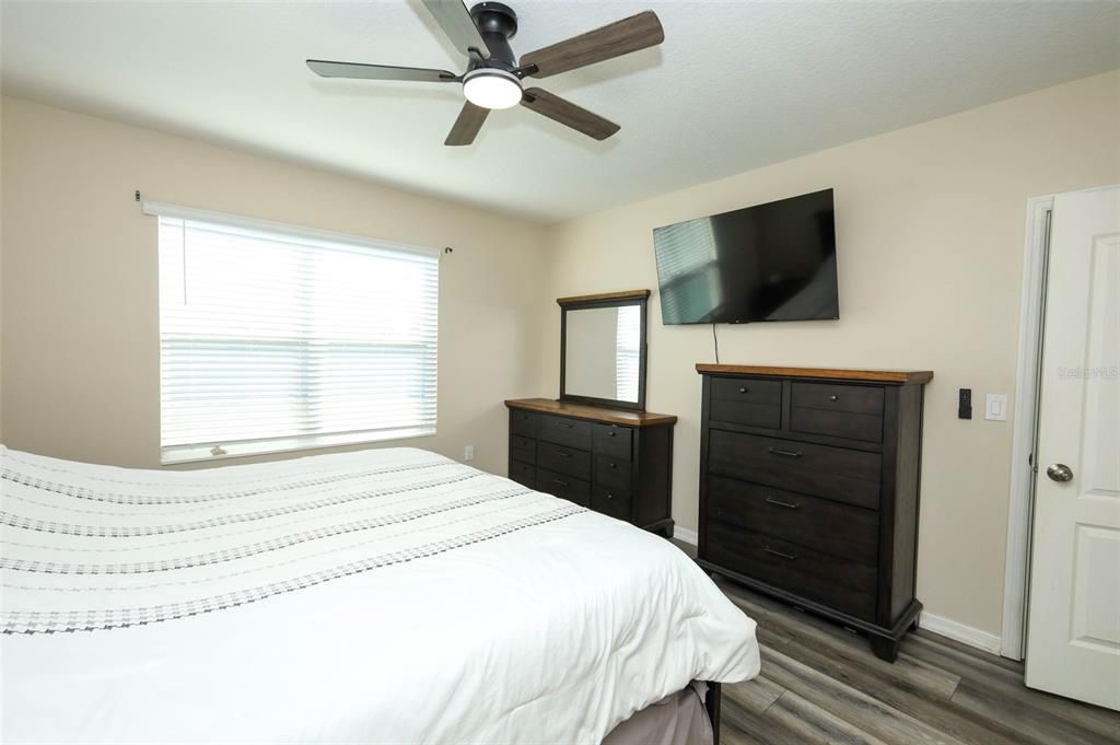For Sale: $325,000 (3 beds, 2 baths, 1690 Square Feet)