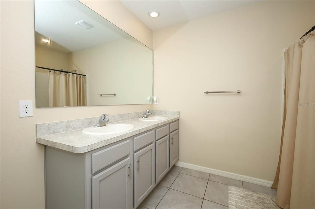 For Sale: $325,000 (3 beds, 2 baths, 1690 Square Feet)