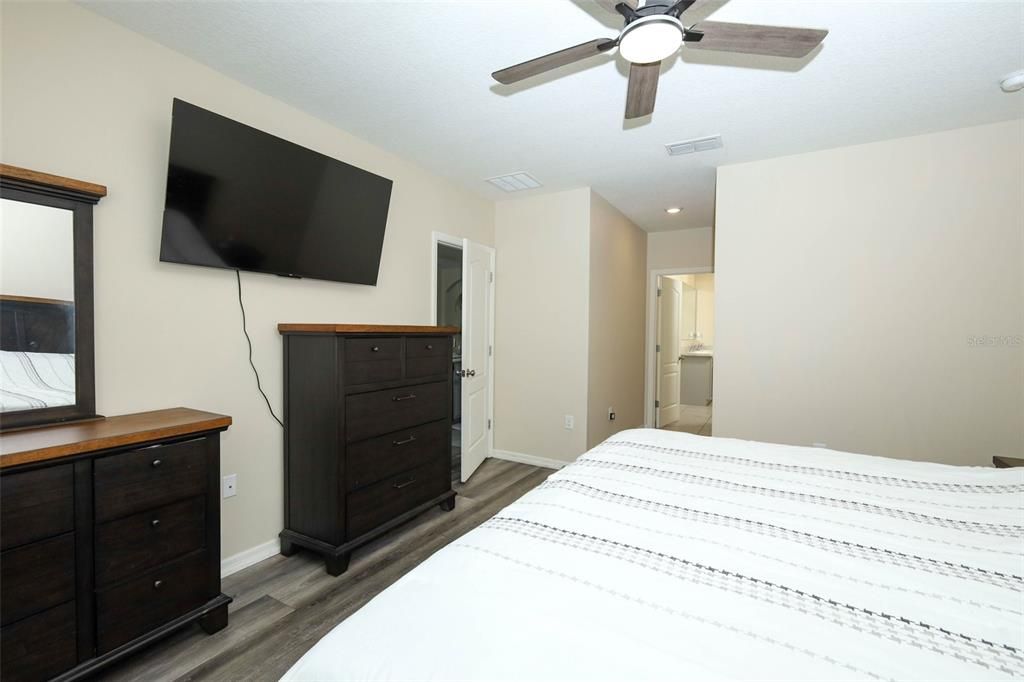 For Sale: $325,000 (3 beds, 2 baths, 1690 Square Feet)