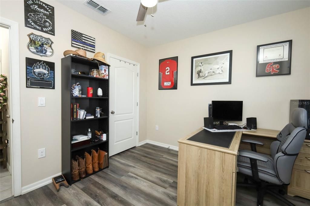 For Sale: $325,000 (3 beds, 2 baths, 1690 Square Feet)