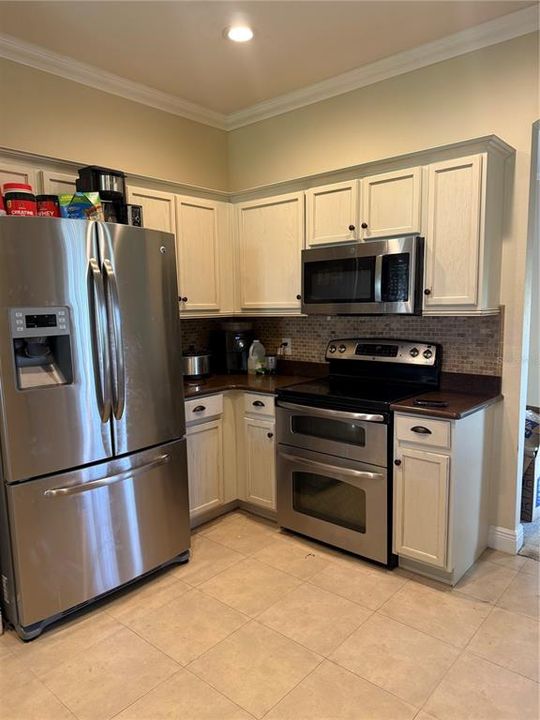 For Rent: $3,000 (4 beds, 2 baths, 2034 Square Feet)