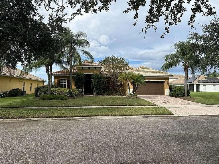 For Rent: $3,000 (4 beds, 2 baths, 2034 Square Feet)