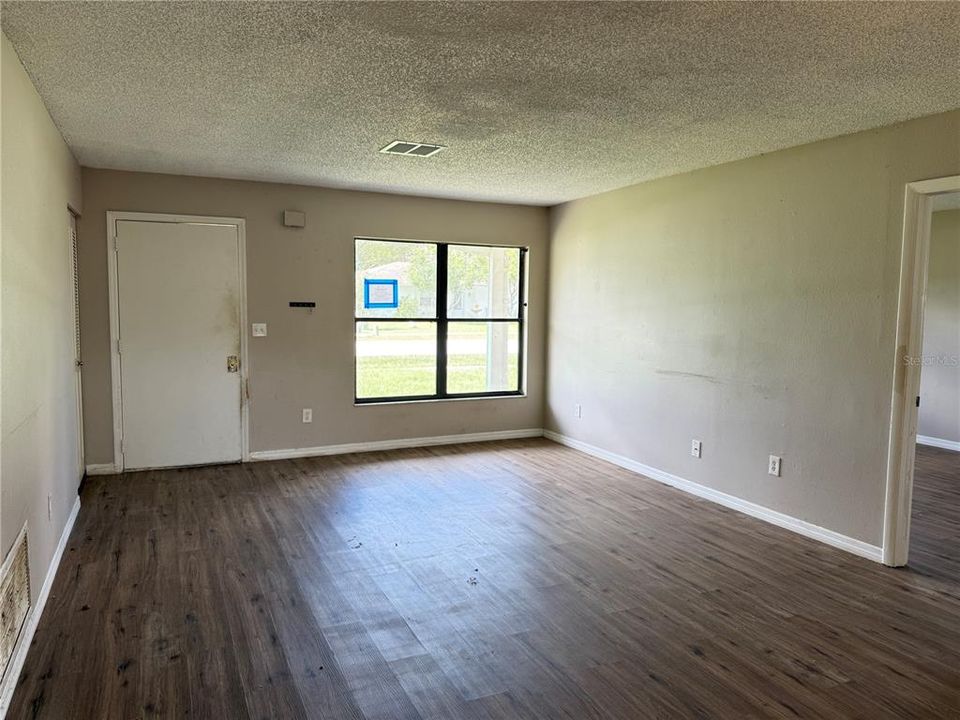 For Sale: $182,850 (2 beds, 2 baths, 1195 Square Feet)