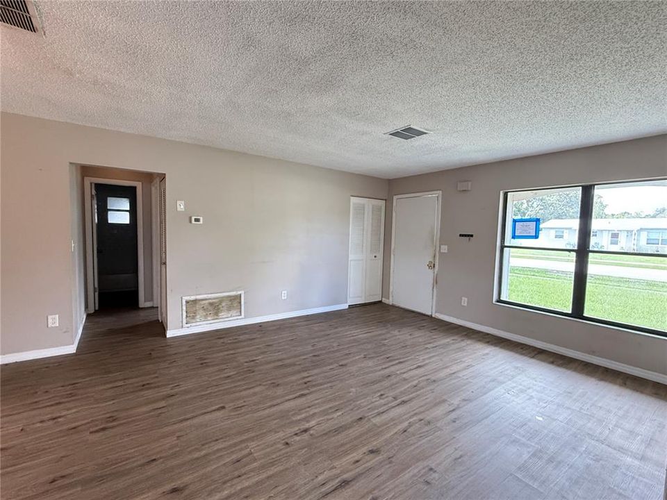 For Sale: $182,850 (2 beds, 2 baths, 1195 Square Feet)