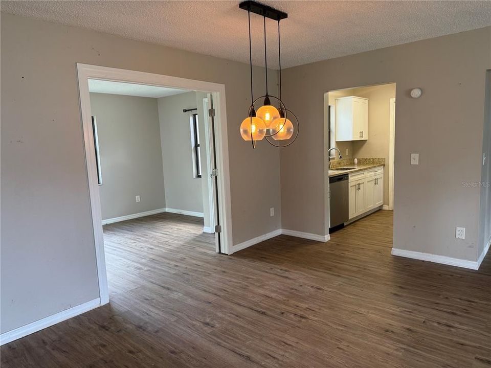 For Sale: $182,850 (2 beds, 2 baths, 1195 Square Feet)
