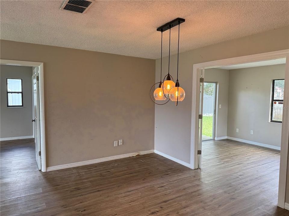 For Sale: $182,850 (2 beds, 2 baths, 1195 Square Feet)