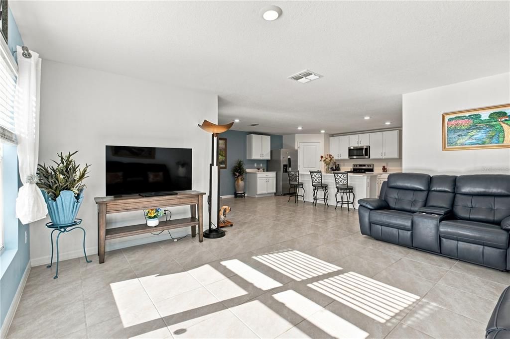 En Venta: $316,900 (4 camas, 2 baños, 1827 Pies cuadrados)
