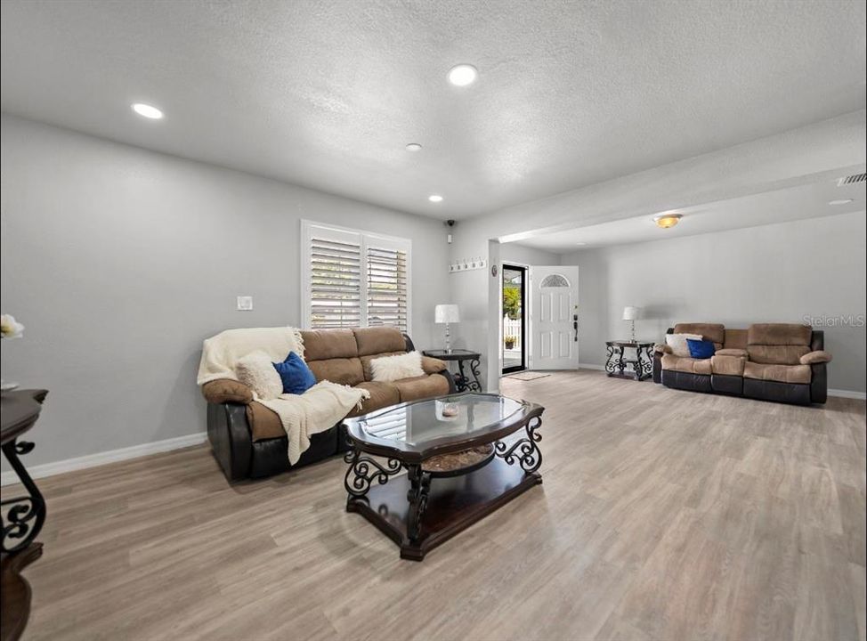 For Sale: $395,000 (3 beds, 2 baths, 2078 Square Feet)