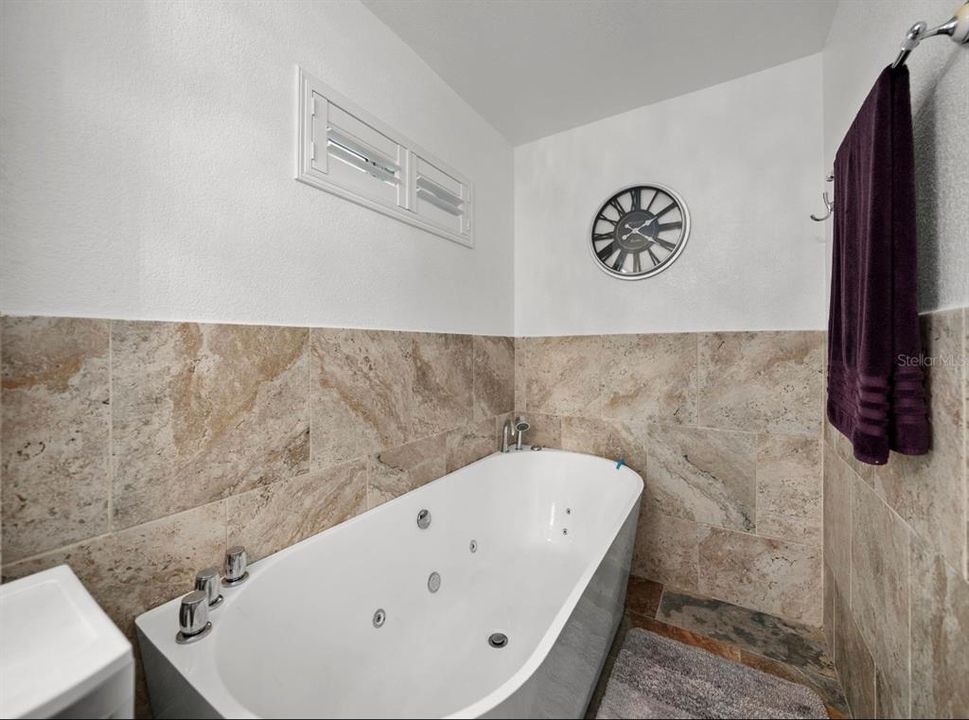 For Sale: $395,000 (3 beds, 2 baths, 2078 Square Feet)
