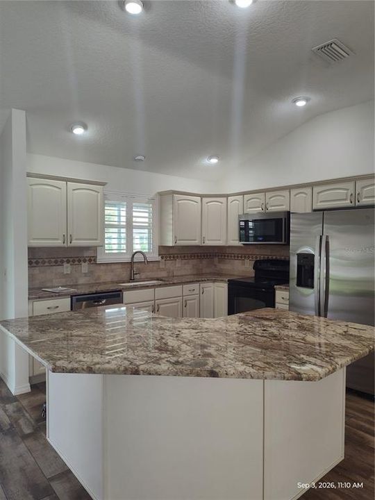For Rent: $1,800 (3 beds, 2 baths, 1392 Square Feet)