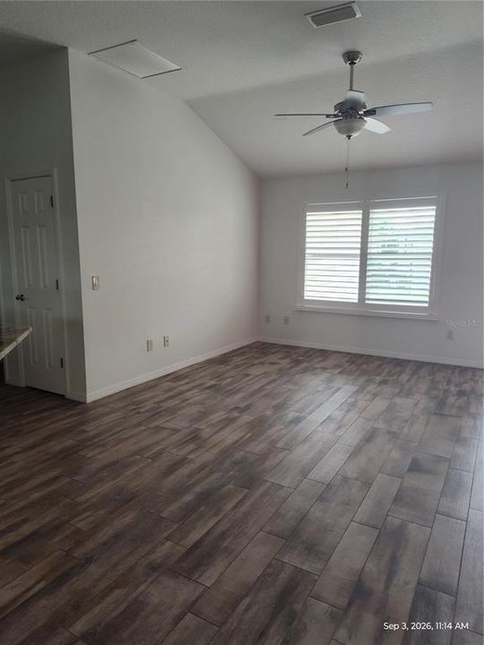 For Rent: $1,800 (3 beds, 2 baths, 1392 Square Feet)