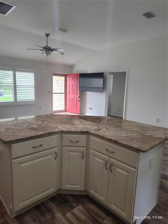 For Rent: $1,800 (3 beds, 2 baths, 1392 Square Feet)