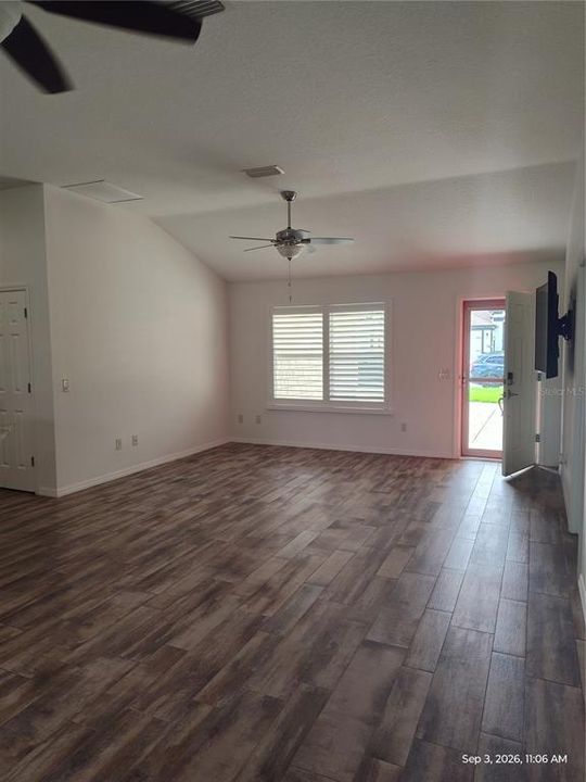For Rent: $1,800 (3 beds, 2 baths, 1392 Square Feet)