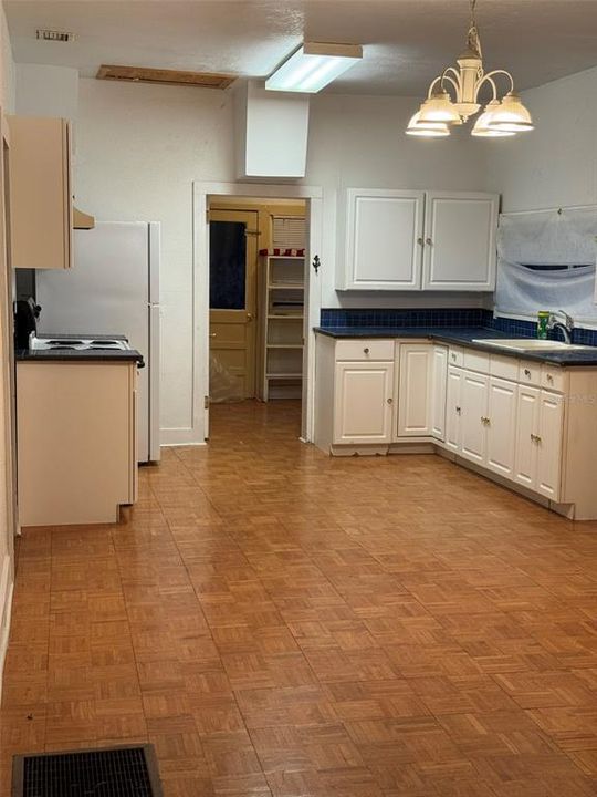 For Sale: $169,200 (2 beds, 2 baths, 1104 Square Feet)