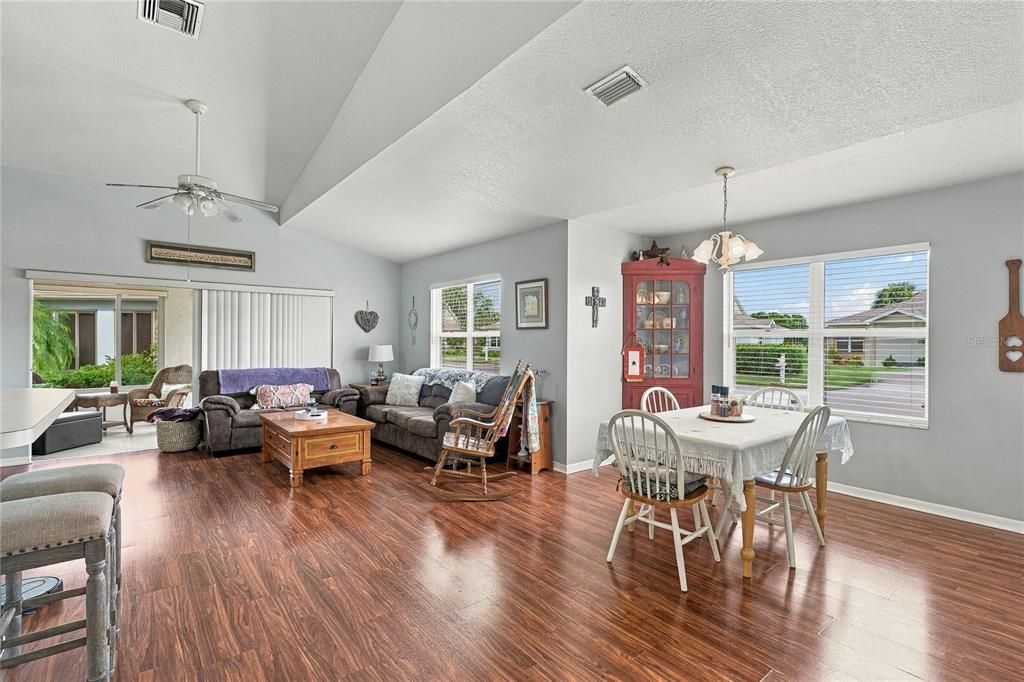 En Venta: $234,999 (2 camas, 2 baños, 1253 Pies cuadrados)