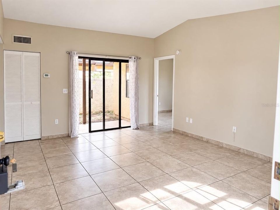 En Renta: $1,250 (2 camas, 2 baños, 832 Pies cuadrados)