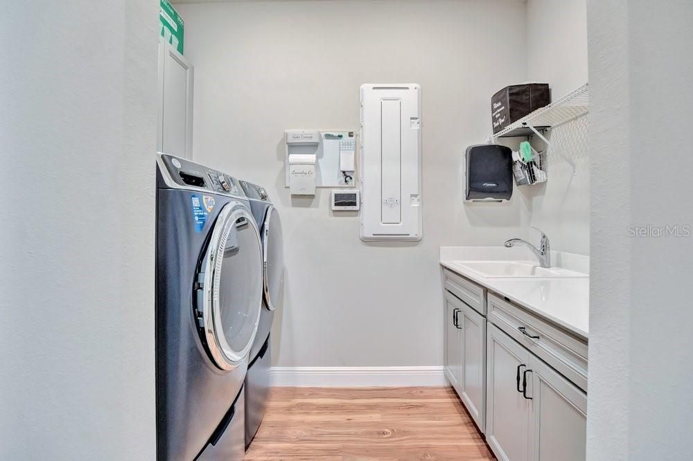 For Sale: $1,050,000 (4 beds, 4 baths, 3559 Square Feet)