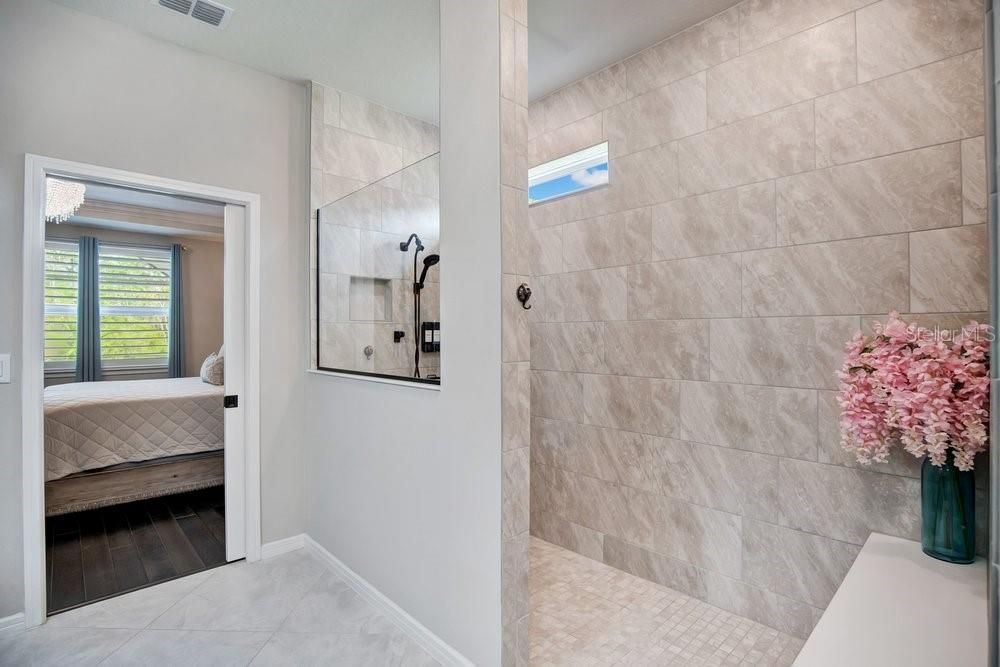For Sale: $1,050,000 (4 beds, 4 baths, 3559 Square Feet)
