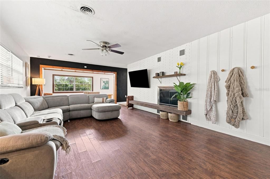 Active With Contract: $334,900 (4 beds, 2 baths, 2266 Square Feet)