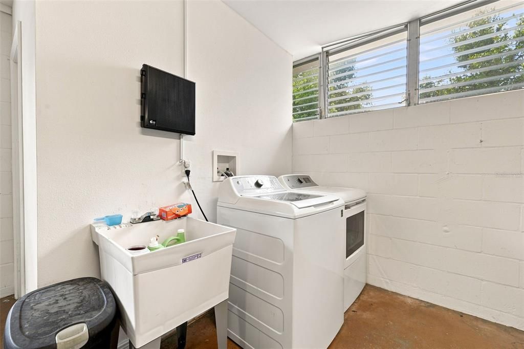 Active With Contract: $334,900 (4 beds, 2 baths, 2266 Square Feet)