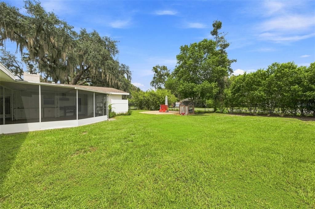 Active With Contract: $334,900 (4 beds, 2 baths, 2266 Square Feet)