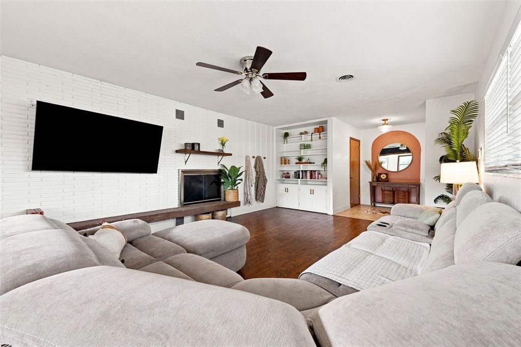 Active With Contract: $334,900 (4 beds, 2 baths, 2266 Square Feet)
