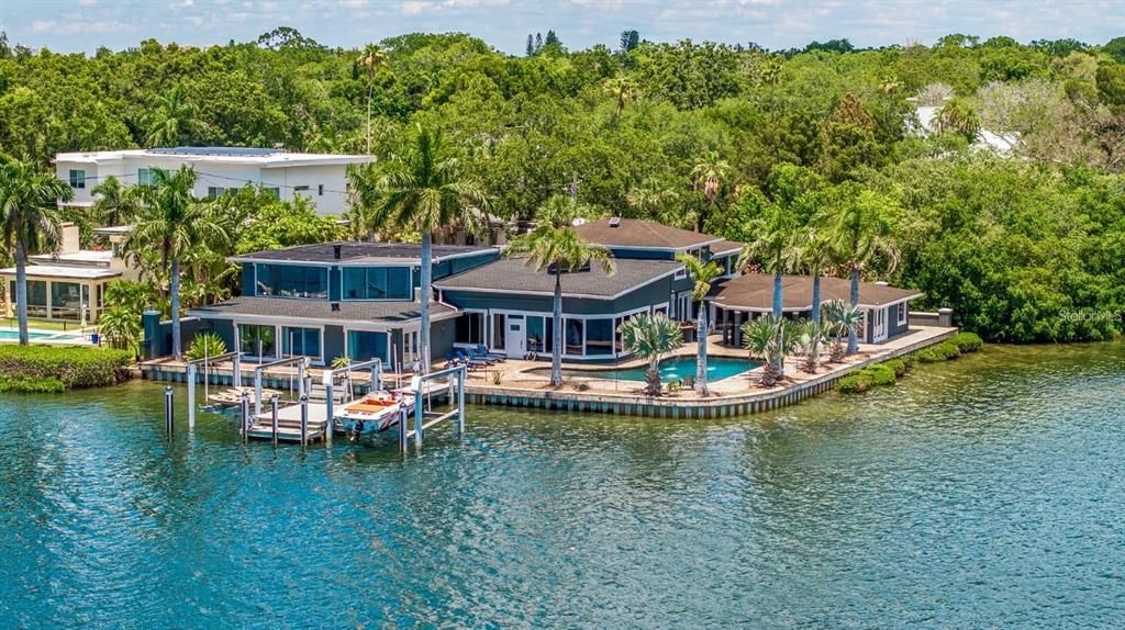 For Sale: $3,250,000 (7 beds, 6 baths, 7269 Square Feet)