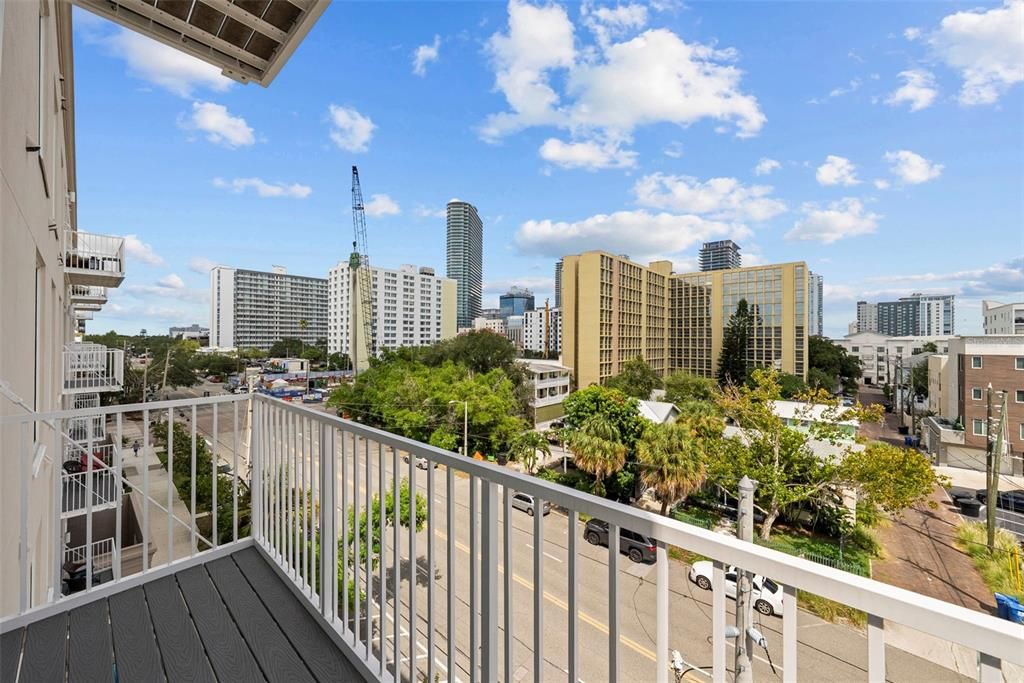 For Sale: $975,000 (3 beds, 3 baths, 1650 Square Feet)