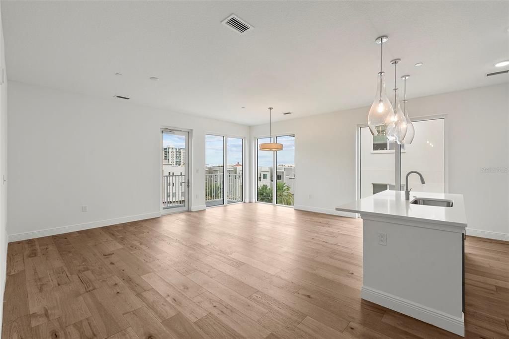 For Sale: $975,000 (3 beds, 3 baths, 1650 Square Feet)