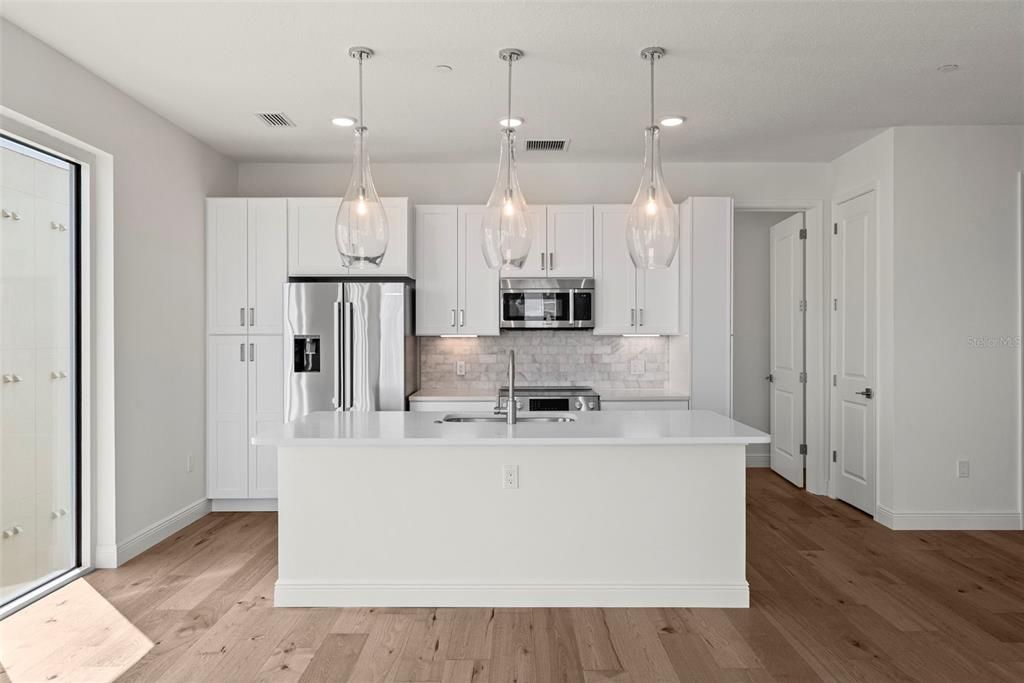 For Sale: $975,000 (3 beds, 3 baths, 1650 Square Feet)