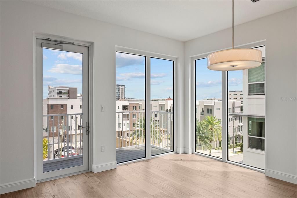 For Sale: $975,000 (3 beds, 3 baths, 1650 Square Feet)