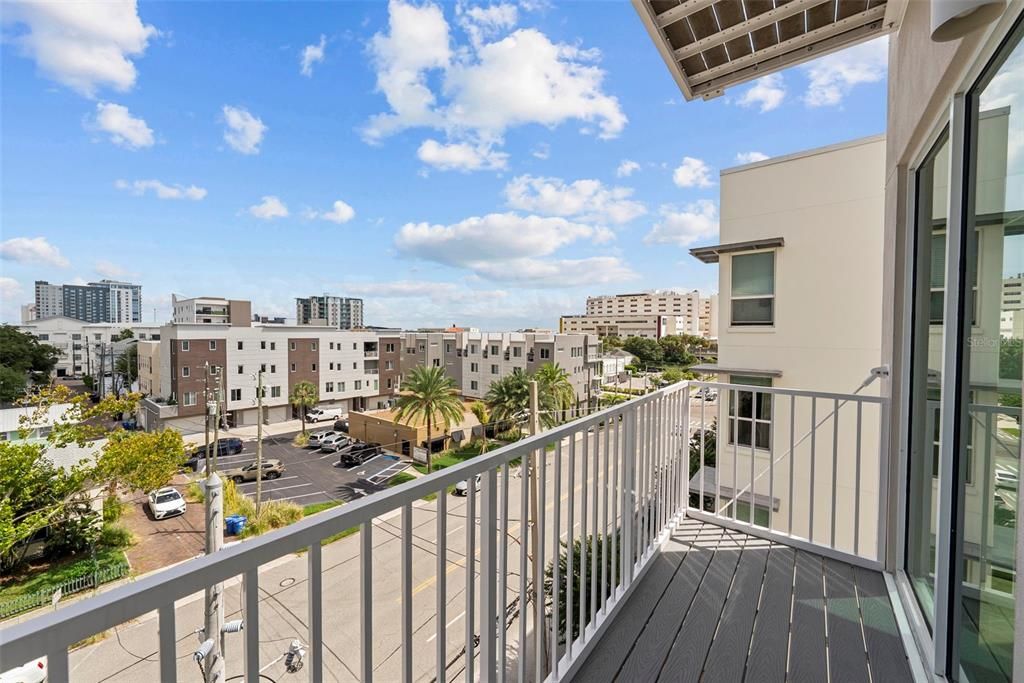 For Sale: $975,000 (3 beds, 3 baths, 1650 Square Feet)
