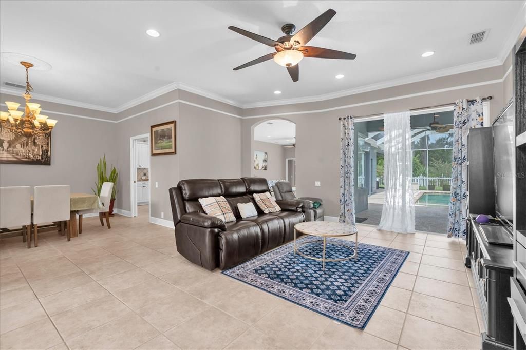 En Venta: $799,000 (5 camas, 3 baños, 3211 Pies cuadrados)