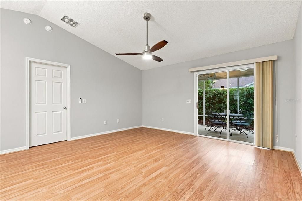 For Sale: $289,900 (3 beds, 2 baths, 1240 Square Feet)