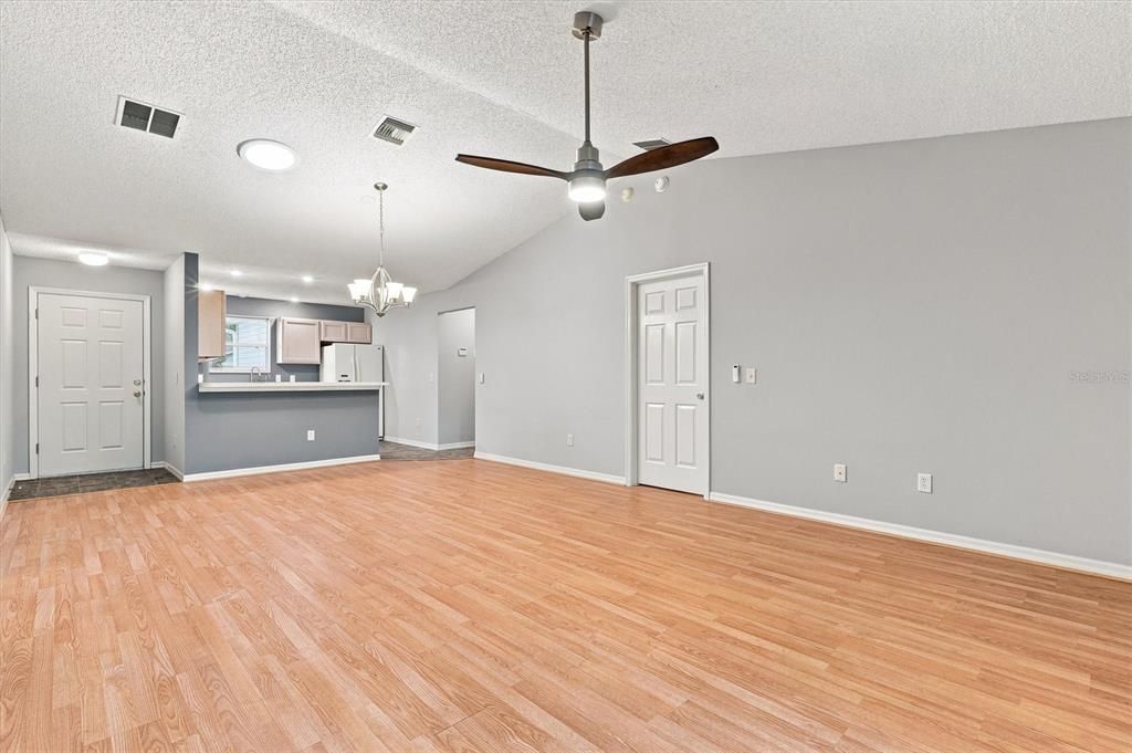 For Sale: $289,900 (3 beds, 2 baths, 1240 Square Feet)