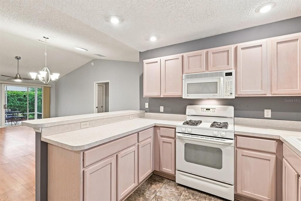 For Sale: $289,900 (3 beds, 2 baths, 1240 Square Feet)