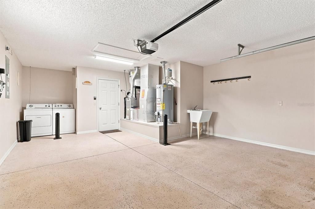 For Sale: $289,900 (3 beds, 2 baths, 1240 Square Feet)