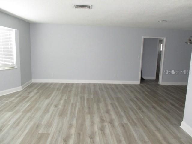 Activo con contrato: $2,850 (3 camas, 2 baños, 1854 Pies cuadrados)