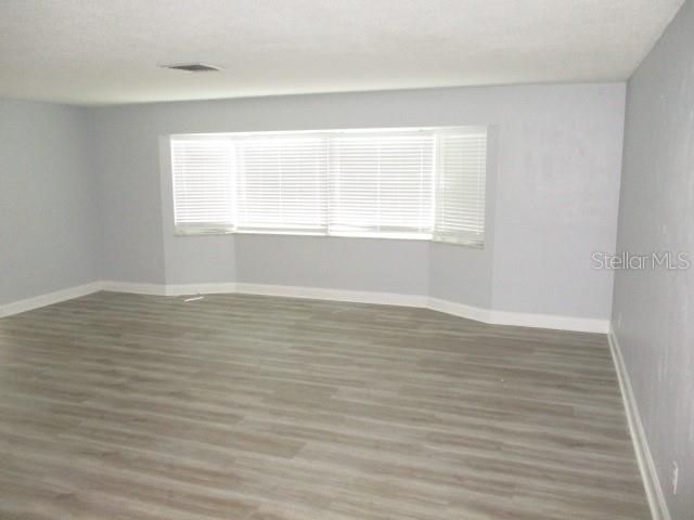 Activo con contrato: $2,850 (3 camas, 2 baños, 1854 Pies cuadrados)
