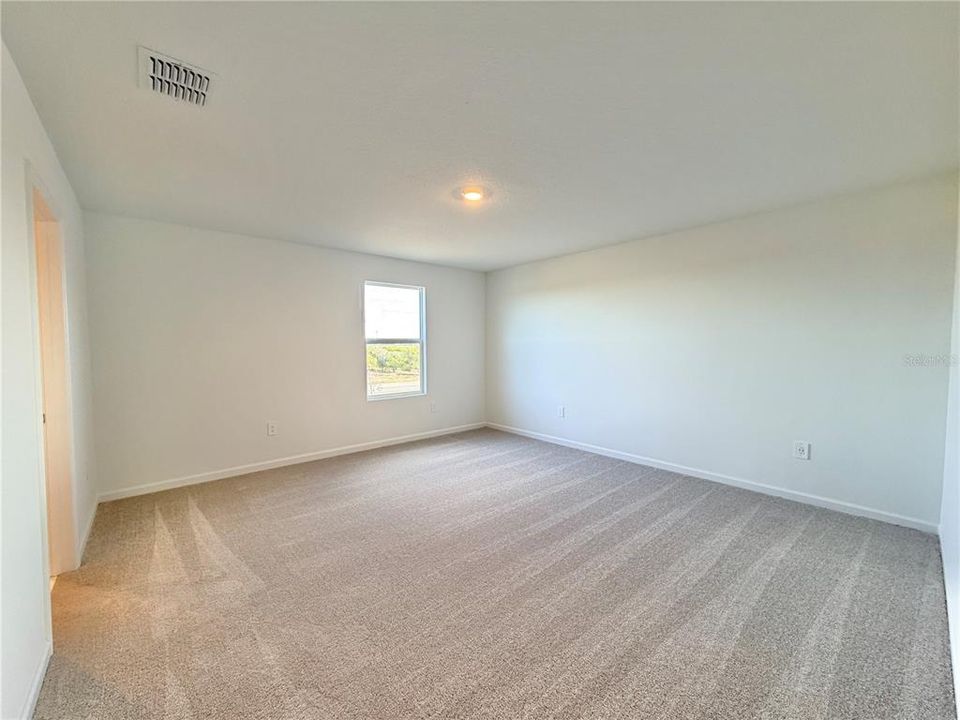For Rent: $2,250 (5 beds, 3 baths, 2451 Square Feet)
