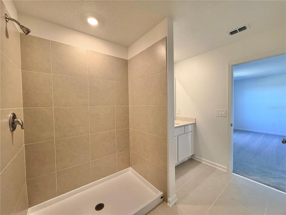 For Rent: $2,250 (5 beds, 3 baths, 2451 Square Feet)