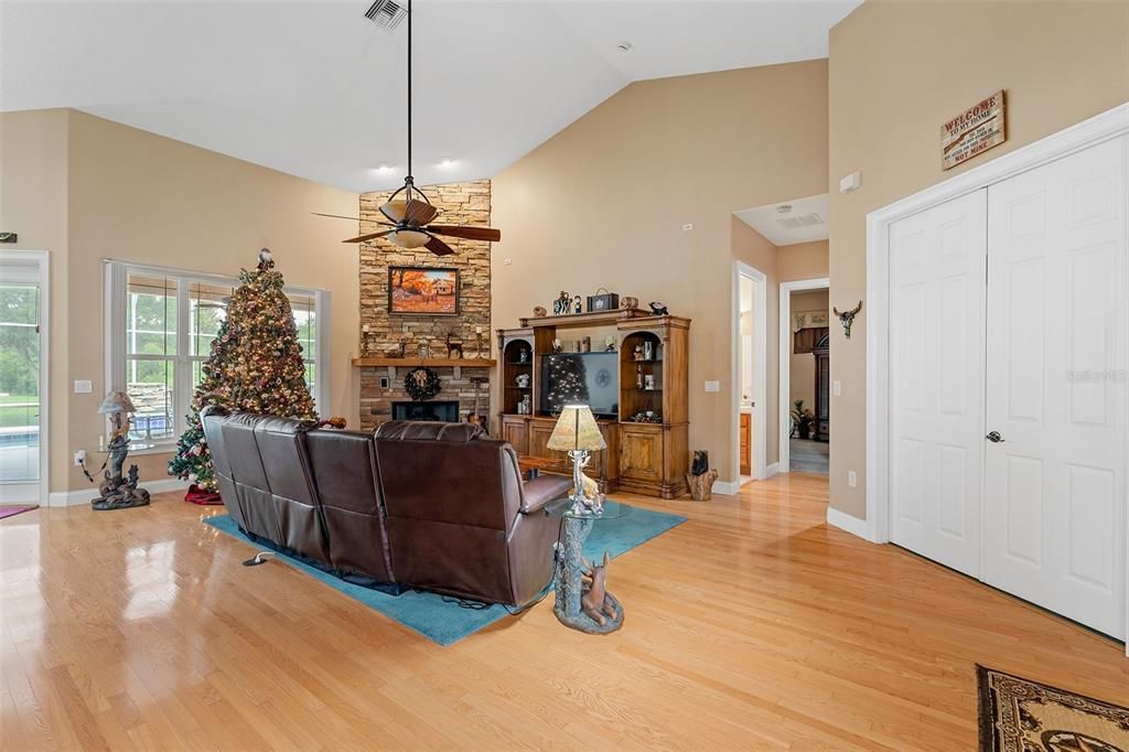 For Sale: $1,499,999 (4 beds, 3 baths, 3504 Square Feet)