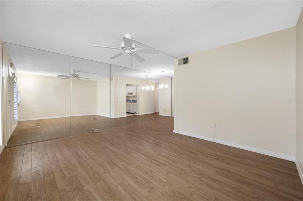 For Sale: $84,900 (1 beds, 1 baths, 608 Square Feet)