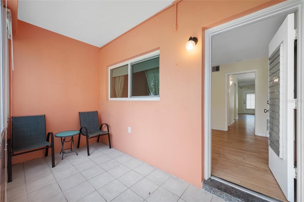 For Sale: $84,900 (1 beds, 1 baths, 608 Square Feet)